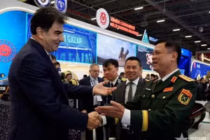 Генерал-полковник Нгуен Чыонг Тханг и заместитель министра национальной обороны Турции Муса Хейбет. Фото: qdnd