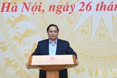 Премьер-министр Фам Минь Тьинь выступает на заседании. Фото: Чан Хай