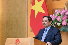 Премьер-министр Фам Минь Тьинь выступает на диалоге. Фото: Чан Хай