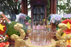 [Фото] Трогательная церемония почтения памяти павших бойцов Гакма в г. Дананге