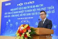 Товарищ Ле Куок Минь, главный редактор газеты «Нянзан», выступает на семинаре. Фото: Тхэ Дай