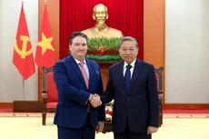 Генеральный секретарь ЦК КПВ То Лам принимает Посла Марка Кнаппера. Фото: Данг Кхоа