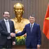 Премьер-министр Ле Минь Хынг и Посол Великобритания во Вьетнаме Иэна Фрю. Фото: VGP