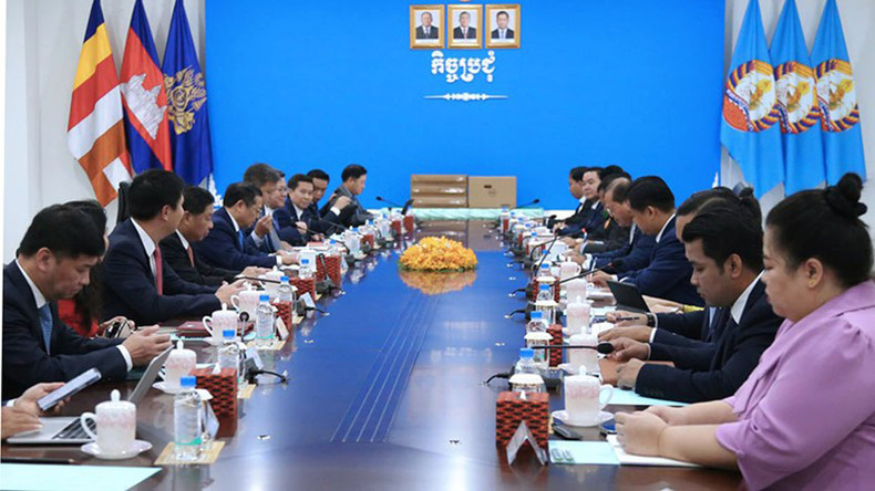 Переговоры между делегациями Отдела ЦК КПВ по пропаганде и политическому воспитанию и Отдела пропаганды и подготовки ЦК НПК. Фото: Хюи Ву Переговоры между делегациями Отдела ЦК КПВ по пропаганде и политическому воспитанию и Отдела пропаганды и подготовки ЦК НПК. Фото: Хюи Ву