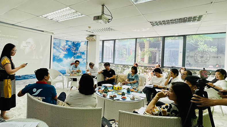 Общий вид беседы об оздоровительном туризме, организованной STDe.