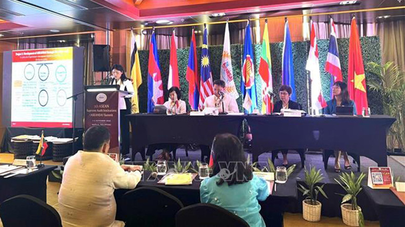 Заместитель генерального аудитора Вьетнама Ха Тхи Ми Зунг выступает на саммите. Фото: ВИА Заместитель генерального аудитора Вьетнама Ха Тхи Ми Зунг выступает на саммите. Фото: ВИА