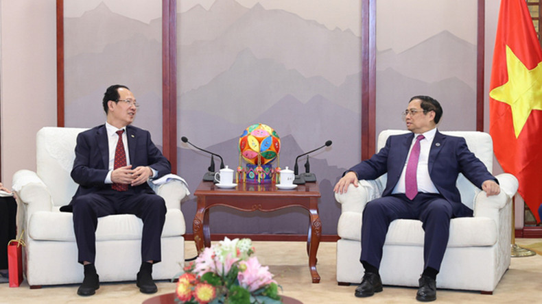 Премьер-министр Фам Минь Тьинь и руководитель корпорации Power China. Фото: VGP Премьер-министр Фам Минь Тьинь и руководитель корпорации Power China. Фото: VGP