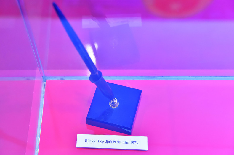 Перьевая ручка для подписания Парижских соглашений в 1973 году. Фото: Тхюи Нгуен Перьевая ручка для подписания Парижских соглашений в 1973 году. Фото: Тхюи Нгуен