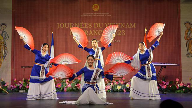 Художественный номер на мероприятии. Фото: ВИА Художественный номер на мероприятии. Фото: ВИА