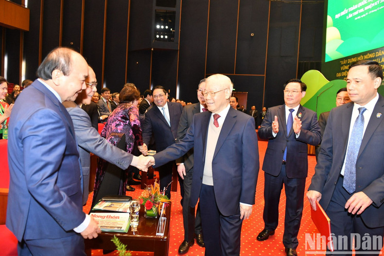 Генеральный секретарь ЦК КПВ Нгуен Фу Чонг и руководители Партии, Государства.