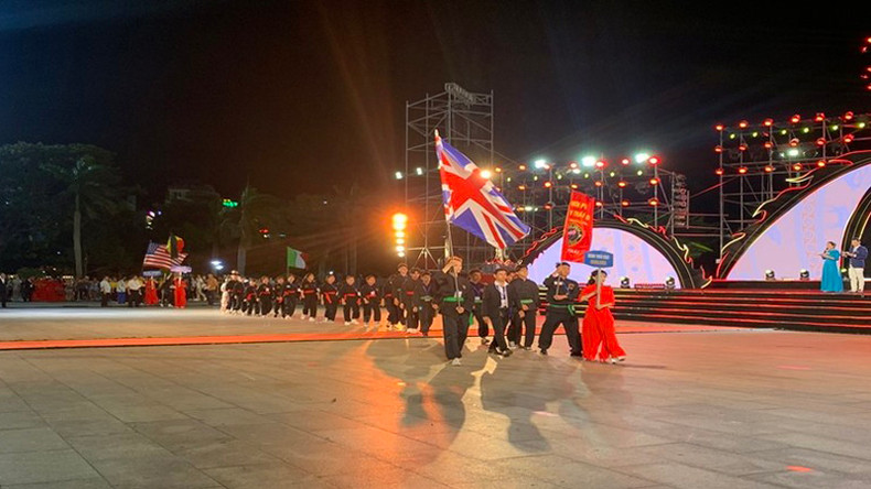 В фестивале принимают участие многие международные делегации боевых искусств. В фестивале принимают участие многие международные делегации боевых искусств.