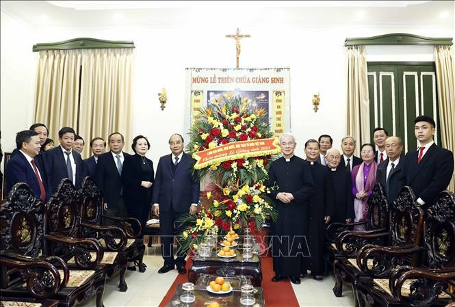 Президент Нгуен Суан Фук поздравляет Комитет солидарности вьетнамских католиков с Рождеством. Фото: ВИА Президент Нгуен Суан Фук поздравляет Комитет солидарности вьетнамских католиков с Рождеством. Фото: ВИА