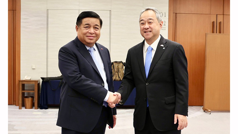 Вице-премьер Нгуен Тьи Зунг и Председатель, Генеральный директор корпорации «Sumitomo» Синго Уэно. Фото: VGP