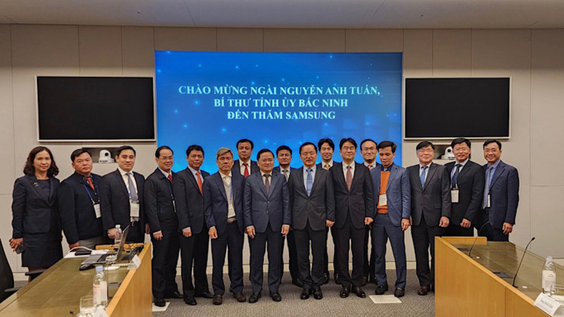 Делегация провинции Бакнинь посещает корпорацию Samsung. Фото: Минь Ань Делегация провинции Бакнинь посещает корпорацию Samsung. Фото: Минь Ань