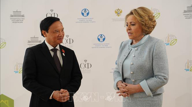 Зампредседателя НС Нгуен Кхак Динь и Председатель Совета Федерации Федерального Собрания РФ Валентина Матвиенко. Фото: ВИА