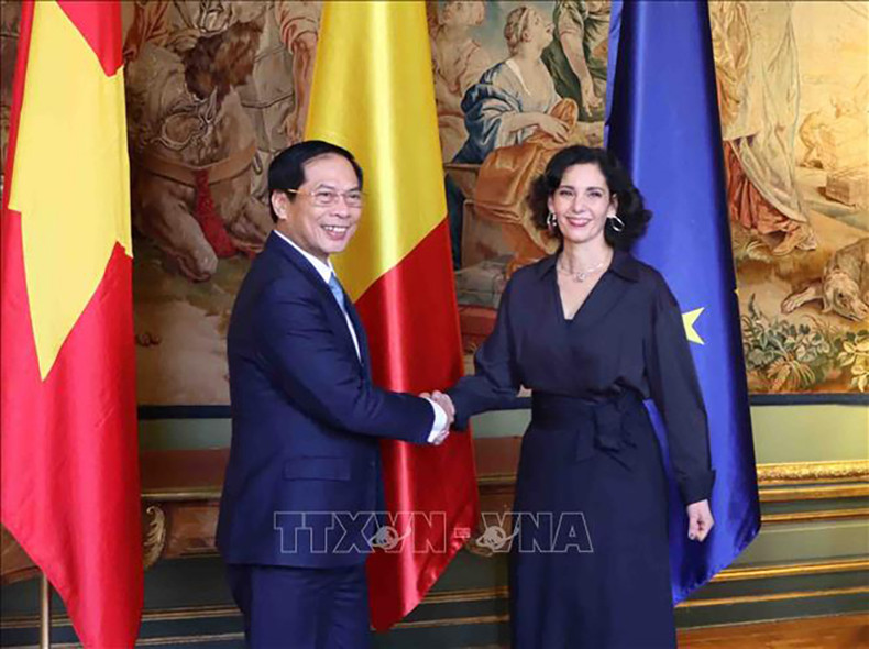 Министр Буй Тхань Шон и Министр Хаджа Лахбиб. Фото: ВИА Министр Буй Тхань Шон и Министр Хаджа Лахбиб. Фото: ВИА