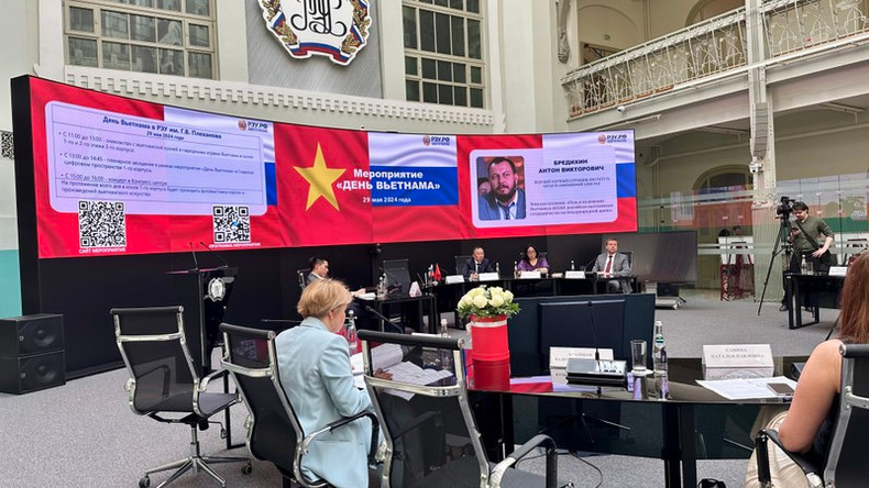 Делегаты обсуждают перспективы экономического сотрудничества между Вьетнамом и Россией. Фото: Тхюи Ван Делегаты обсуждают перспективы экономического сотрудничества между Вьетнамом и Россией. Фото: Тхюи Ван