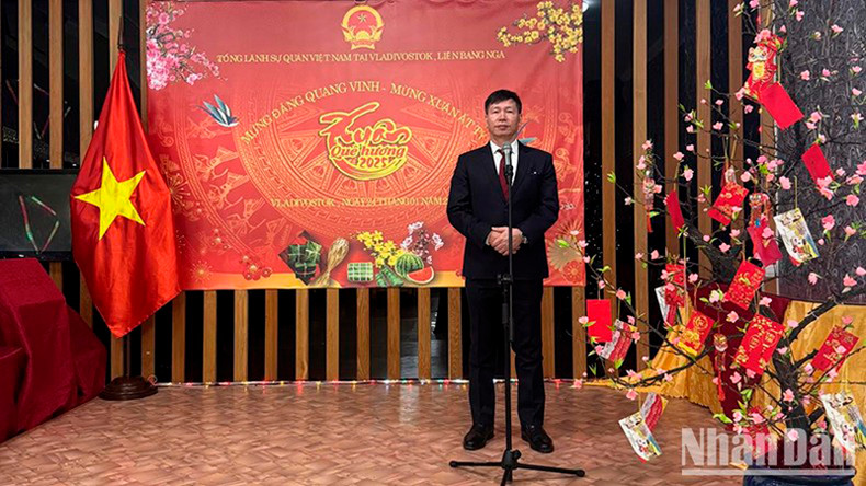 Генеральный консул Вьетнама во Владивостоке Нгуен Данг Хиен выступает на мероприятии. Генеральный консул Вьетнама во Владивостоке Нгуен Данг Хиен выступает на мероприятии.