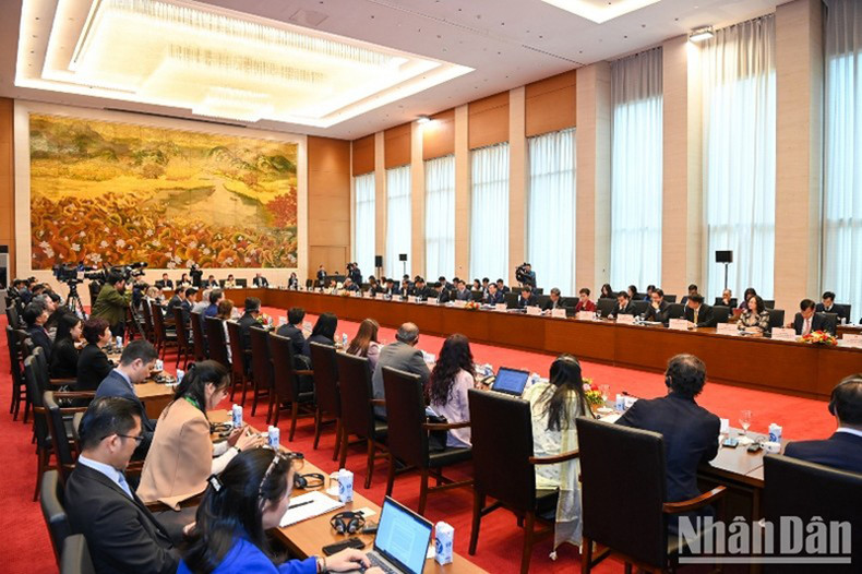 Общий вид приема. Фото: Зюи Линь Общий вид приема. Фото: Зюи Линь