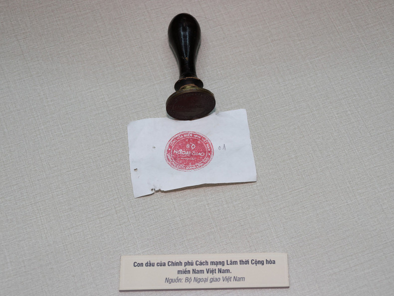 Печать Временного революционного правительства Республики Южный Вьетнам. Фото: III Национальный архивный центр Печать Временного революционного правительства Республики Южный Вьетнам. Фото: III Национальный архивный центр