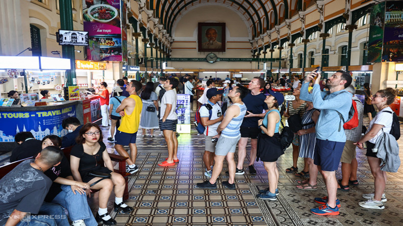 Почтовое отделение также является известной достопримечательностью города, которую посещают многочисленные посетители. В настоящее время часть основного пространства вестибюля используется для продажи сувениров. Почтовое отделение также является известной достопримечательностью города, которую посещают многочисленные посетители. В настоящее время часть основного пространства вестибюля используется для продажи сувениров.