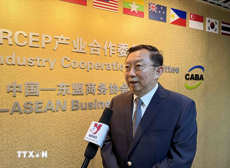 Г-н Сюй Ниннин дает интервью корреспонденту ВИА. Фото: ВИА Г-н Сюй Ниннин дает интервью корреспонденту ВИА. Фото: ВИА