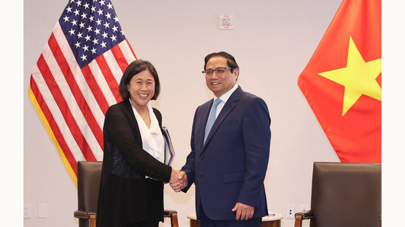 Премьер-министр Фам Минь Тьинь и Торговый представитель США Кэтрин Тай. Фото: VGP Премьер-министр Фам Минь Тьинь и Торговый представитель США Кэтрин Тай. Фото: VGP