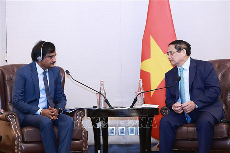 Премьер-министр Фам Минь Тьинь принимает Председателя, Генерального директора корпорации SMS Pharmaceuticals П. Рамеша Бабу. Фото: ВИА