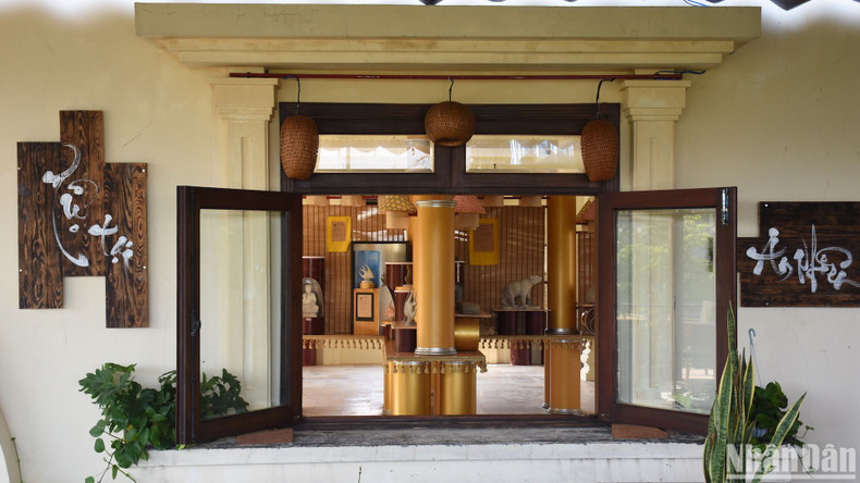 Выставочный уголок на 2-м этаже музея. Выставочный уголок на 2-м этаже музея.