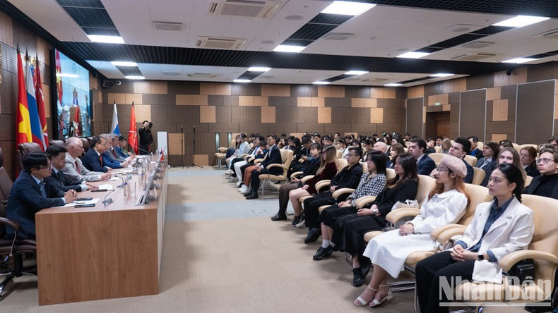 Семинар привлекает к участию многочисленных людей. Фото: Тхань Тхэ Семинар привлекает к участию многочисленных людей. Фото: Тхань Тхэ