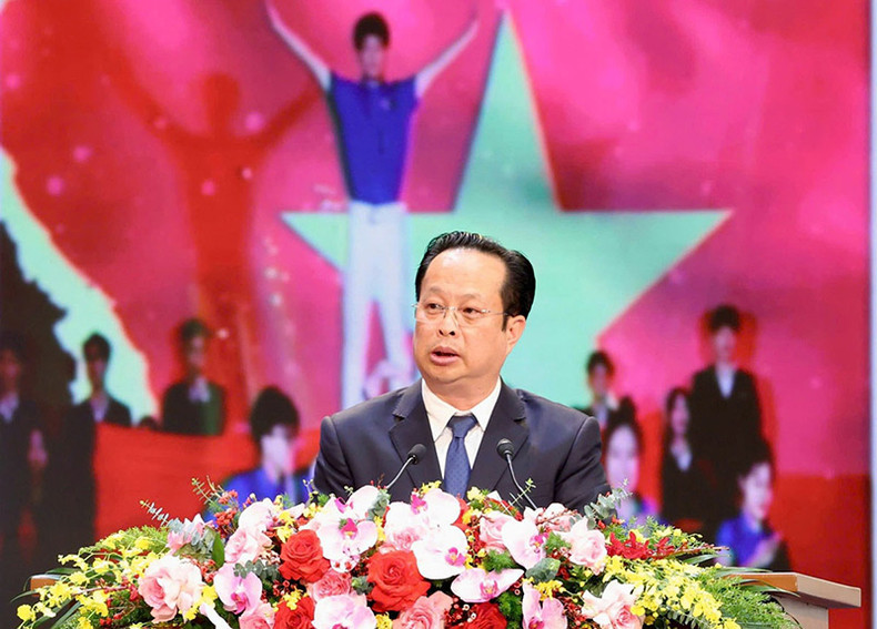 Директор Департамента образования и подготовки кадров Ханоя Чан Тхэ Кыонг выступает на церемонии. Фото: hanoimoi.vn Директор Департамента образования и подготовки кадров Ханоя Чан Тхэ Кыонг выступает на церемонии. Фото: hanoimoi.vn