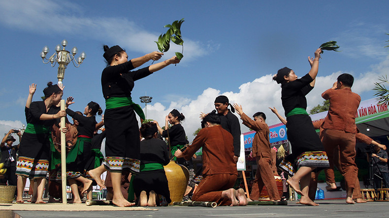 Представление фестиваля новогоднего грома представителей народности Оду в провинции Нгеан.