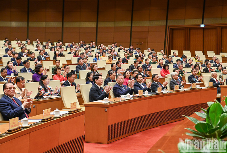 Руководители Партии и Государства на открытии сессии. Фото: Зюи Линь Руководители Партии и Государства на открытии сессии. Фото: Зюи Линь