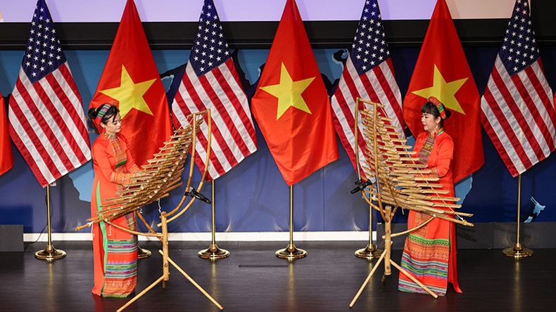 Художественный номер на церемонии. Фото: VGP Художественный номер на церемонии. Фото: VGP