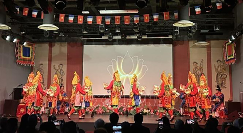 Выступление придворной музыки «Няняк» из Хюэ в рамках программы. Фото: ВИА Выступление придворной музыки «Няняк» из Хюэ в рамках программы. Фото: ВИА