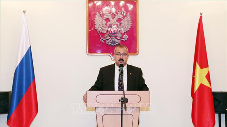 Генеральный консул России в г. Хошимине Садыков Тимур Сирожевич выступает на церемонии. Фото: ВИА Генеральный консул России в г. Хошимине Садыков Тимур Сирожевич выступает на церемонии. Фото: ВИА