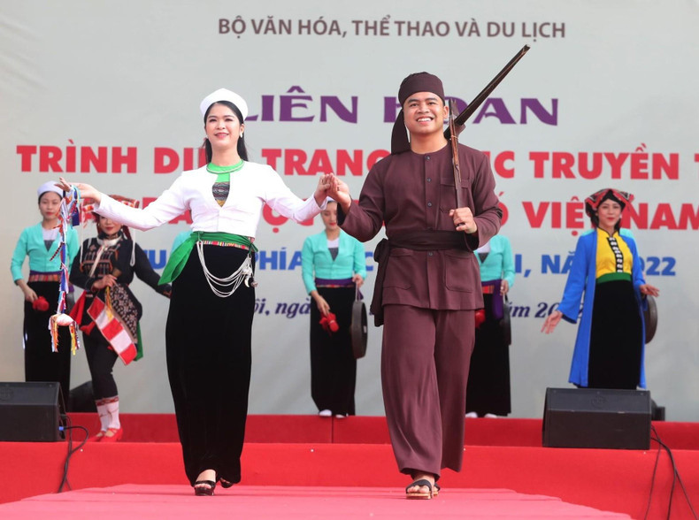 Костюмы народности Мыонг для мужчин и женщин. Костюмы народности Мыонг для мужчин и женщин.