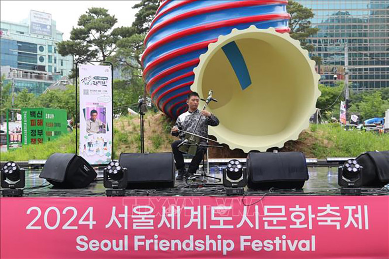 На фестивале посетители имеют возможность насладиться уникальными музыкальными представлениями. Фото: ВИА На фестивале посетители имеют возможность насладиться уникальными музыкальными представлениями. Фото: ВИА