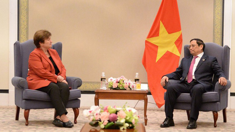 Премьер-министр Фам Минь Тьинь и Директор-распорядитель МВФ Кристалина Георгиева. Фото: Тхань Жанг Премьер-министр Фам Минь Тьинь и Директор-распорядитель МВФ Кристалина Георгиева. Фото: Тхань Жанг