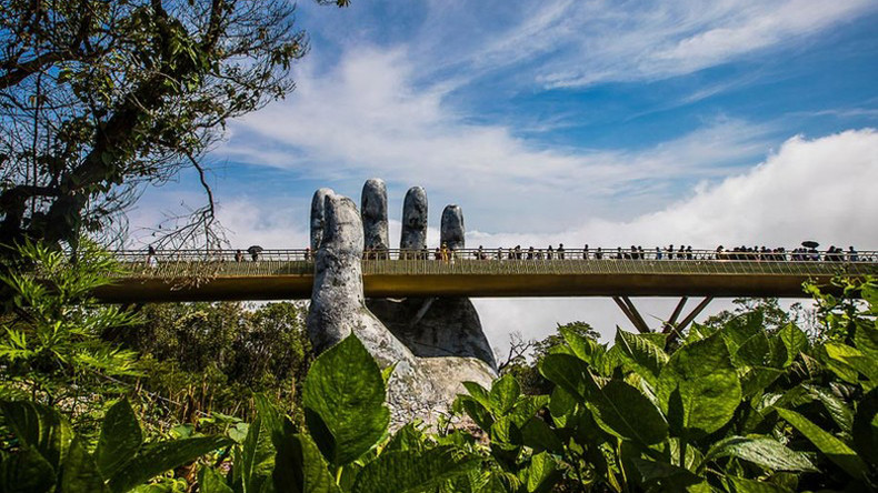 Золотой мост – это уникальное место, которое нельзя пропустить при посещении Дананга. Фото: vietnam.travel