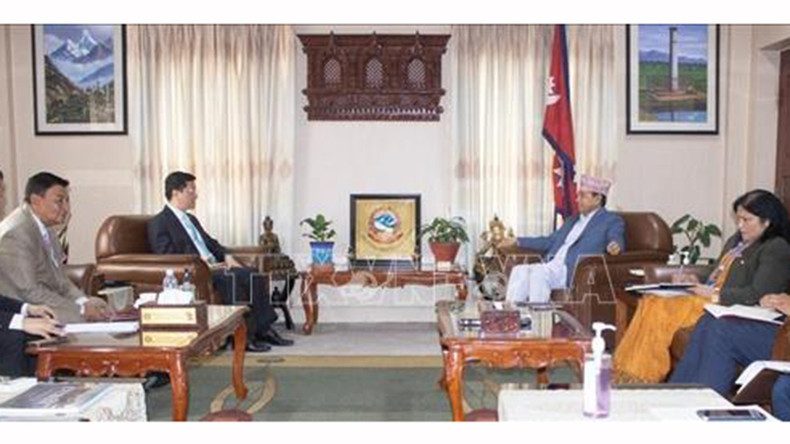 Посол Нгуен Тхань Хай на встрече с Вице-премьером, Министром иностранных дел Непала Нараяном Каджи Шрестхой. Фото: Посольство Вьетнама в Индии Посол Нгуен Тхань Хай на встрече с Вице-премьером, Министром иностранных дел Непала Нараяном Каджи Шрестхой. Фото: Посольство Вьетнама в Индии