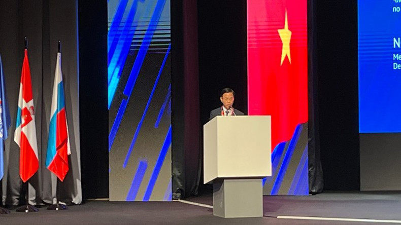 Товарищ Нго Ле Ван выступает на Евразийских международных общественно-политических слушаниях. Фото: МИД Вьетнама Товарищ Нго Ле Ван выступает на Евразийских международных общественно-политических слушаниях. Фото: МИД Вьетнама