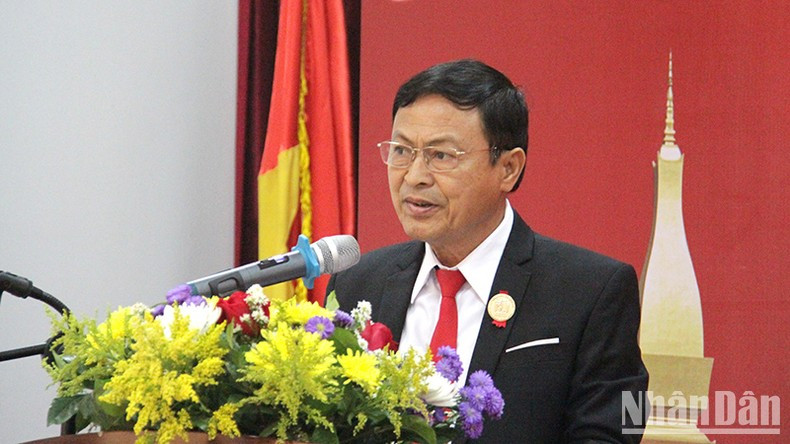 Председатель Генерального общества вьетнамцев в Лаосе Фам Ван Хунг выступает на церемонии. Фото: Хай Тиен Председатель Генерального общества вьетнамцев в Лаосе Фам Ван Хунг выступает на церемонии. Фото: Хай Тиен