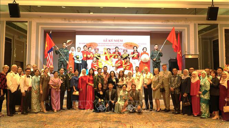 Вьетнамские и малайзийские делегаты на церемонии. Фото: ВИА Вьетнамские и малайзийские делегаты на церемонии. Фото: ВИА