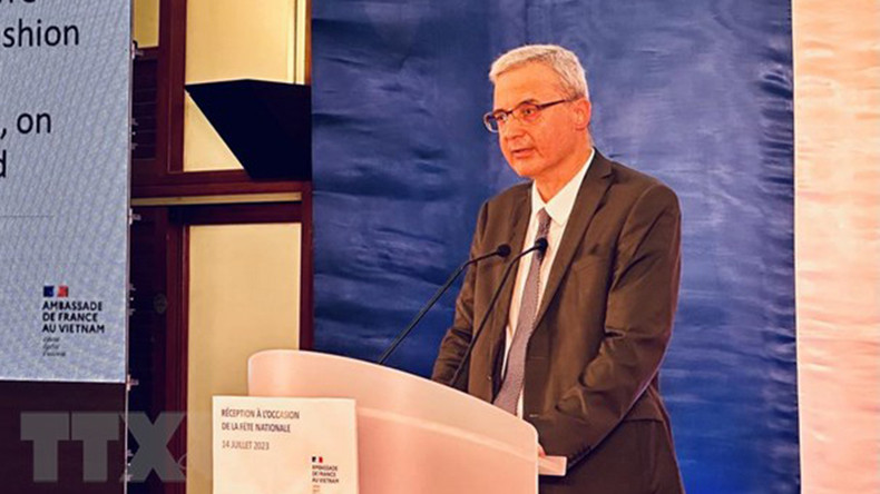 Посол Франции во Вьетнаме Николя Уорнери выступает на церемонии. Фото: ВИА Посол Франции во Вьетнаме Николя Уорнери выступает на церемонии. Фото: ВИА