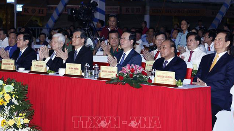 Действующие и бывшие руководители Партии и Государства присутствуют на церемонии. Фото: ВИА Действующие и бывшие руководители Партии и Государства присутствуют на церемонии. Фото: ВИА