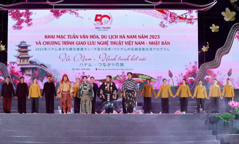 Вьетнамско-японский художественный обмен. Фото: quochoi.vn Вьетнамско-японский художественный обмен. Фото: quochoi.vn