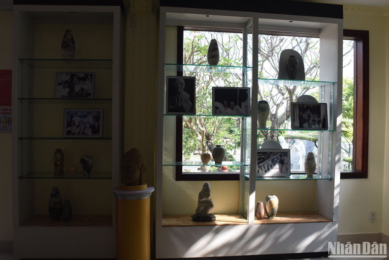 Это место, где представлена информация о ремесленной деревне Нонныок и прославляются предки, которые внесли вклад в развитие ремесленной деревни, сохранение и развитие материального и нематериального культурного наследия в достопримечательности Нгуханьшон. Это место, где представлена информация о ремесленной деревне Нонныок и прославляются предки, которые внесли вклад в развитие ремесленной деревни, сохранение и развитие материального и нематериального культурного наследия в достопримечательности Нгуханьшон.