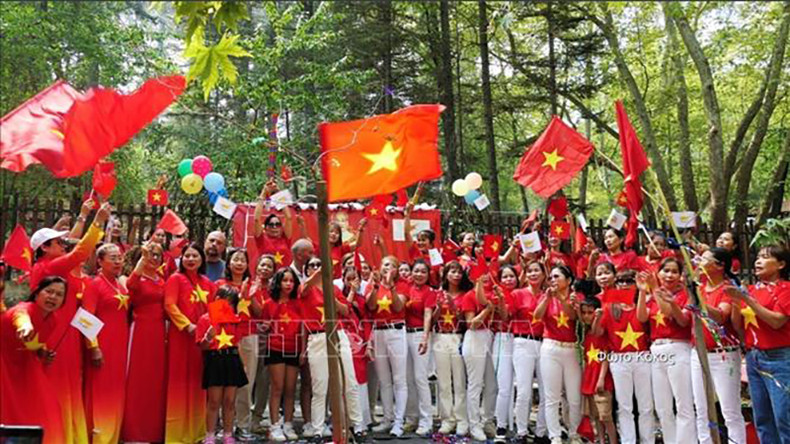 Художественный номер в исполнении представителей сообщества вьетнамцев на Кипре. Фото: ВИА Художественный номер в исполнении представителей сообщества вьетнамцев на Кипре. Фото: ВИА