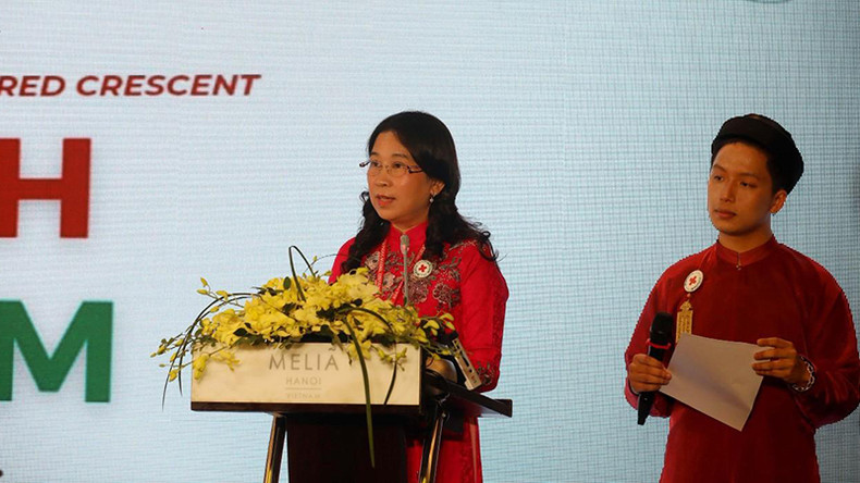 Зампредседателя Общества Красного Креста Вьетнама Хюинь Тхи Суан Лам выступает на форуме. Фото: redcross.org.vn